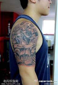 Roku tetovējums Sarkanās smilšu pulksteņa laika tetovējums