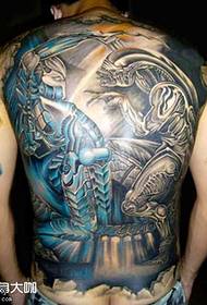 Patró de tatuatge en forma de ferro i esquena