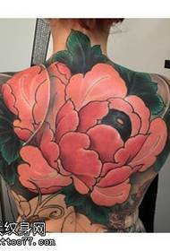 Ett stort tatoveringsmønster på Peony på baksiden