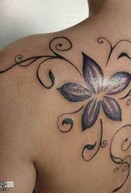 Motif de tatouage de fleur arrière