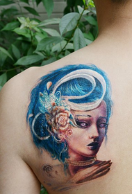 nugaros spalvingas moteriškas tatuiruotės modelis