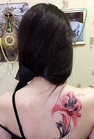 flicka rygg blomma tatuering tatuering sexig smickrande