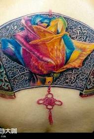 model de tatuaj de trandafiri de culoare spate