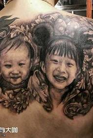 背部二个小孩纹身图案