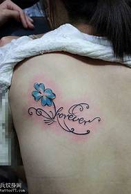 patrón de tatuaje de flor de espalda