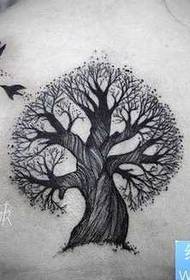 Πίσω μοτίβο τατουάζ δέντρου