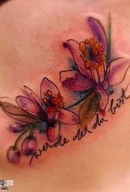 πίσω μοτίβο τατουάζ λουλουδιών