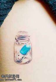 souhaitant un motif de tatouage de pilule de bouteille