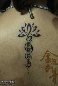 maluwa okongola a totem lotus ndi tattoo yaku China