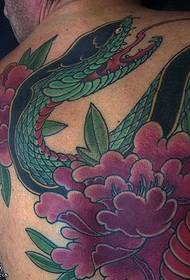 patrón de tatuaxe de peonia de serpe traseira verde
