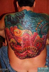 hrbtni barvni vzorec tetovaže hobotnice