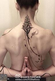 背部线条树纹身图案