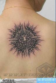 tilbake mote klassisk stein tatovering sol tatovering mønster