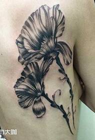 Natrag cvjetni uzorak tetovaže
