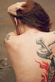 Bohyňa Fan späť osobnosť krásne tetovanie