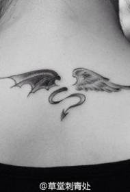 pozadinski uzorak krila tetovaža