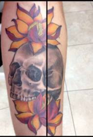 Braț material tatuaj, braț masculin, lotus și imagine tatuaj