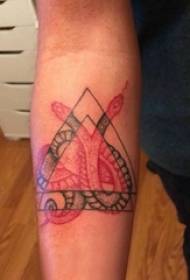 Дјечак змија и руку тетоважа узорак руку на змију и геометријску тетоважу слику