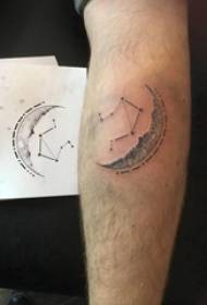 Materijal za tetoviranje ruku, muška ruka, sazviježđe i slika tetovaže mjeseca