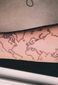 Tatuaje mapa do mundo brazo rapaza minimalista mapa do mundo foto tatuaxe