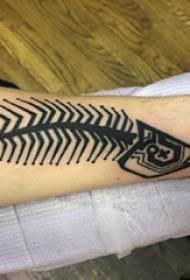 Pola tato tulang ikan jantan kepala ikan pada gambar tato tulang ikan hitam