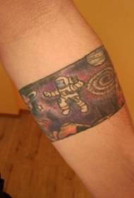 Astronaŭta tatuaje mastro vira azeno sur kolora astronaŭto brula tatuaje bildo