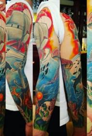 Marin tatueringsmaterial, manlig arm, tatuering på havet