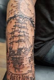 Ligne de tatouage minimaliste bras étudiant masculin sur l'image de tatouage anglais et voile