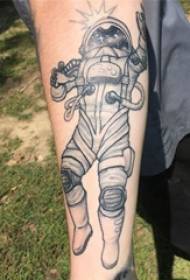 Caj npab tattoo daim duab tus ntxhais lub nroog Yeiuxalees rau cov astronaut dub dub duab