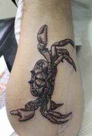 Ipateni ye-Crab tattoo, ingalo yamadoda, iphethini ye-crab tattoo