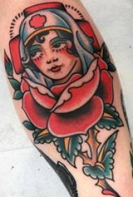 Djevojka za ruku tetovaže u stilu stare škole na slici tetovaže u stilu stare škole
