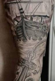 紋身帆船男學生手臂上黑灰色帆船紋身圖片