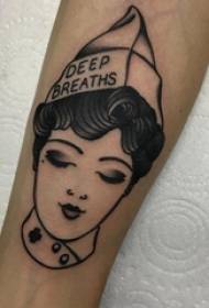 Minimalistyske tatoeaazjes fan jonges op Ingelske en karakterfoto's fan tattoos