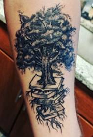 手部树木纹身 男生手臂上书籍和大树纹身图片