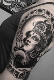 Szkic portret postaci tatuaż dziewczyna portret na ramieniu