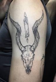 Tato minimalis lengan pria pada lilin dan gambar tato tulang domba