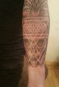 Tetovaný taro, mužská paže studenta, minimalistické tetování, tetovací obrázek