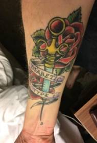 纹身剑和玫瑰  男生手臂上剑和玫瑰纹身图片