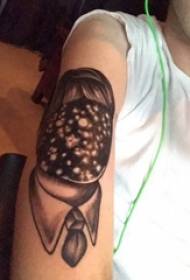 Abstract tattoo-patroon abstract tattoo-patroon op mannelijke arm