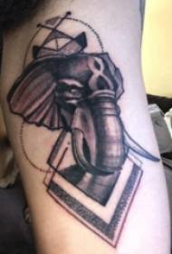 Tatuaż słonia, ramię chłopca, obraz tatuażu