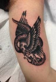 Eagle ug snake tattoo pattern girl arm nga adunay eagle ug picture sa tattoo sa litrato