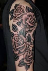 歐美玫瑰紋身男手臂上的玫瑰小清新紋身圖片