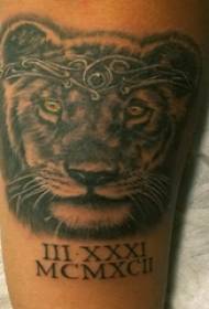 腕のタトゥー素材、男性の腕、英語と虎のタトゥーの写真