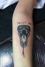 Tattoo змия дявол момиче ръка на английски и змия татуировка снимка
