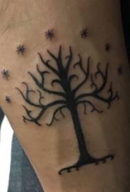 Tatuaje de árbol, brazo de niño, tatuaje de árbol, patrón clásico
