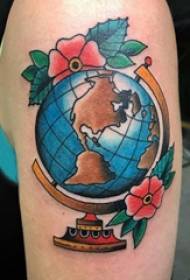 Krajina tetovanie vzor dievča rameno na zemi a kvetina tetovanie obrázok
