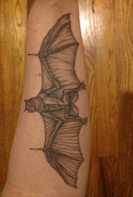 תמונת קעקוע זרוע זרוע של ילד על תמונת קעקוע עטלף שחורה