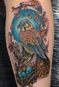 Tattoo vogel, jongen, arm op vogel tattoo foto