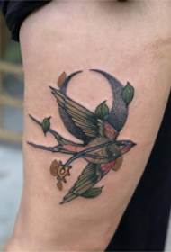Isixhobo se tattoo yengalo, ingalo eyindoda, inyanga kunye ne-bird bird tattoo