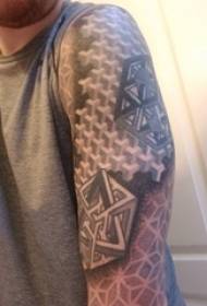 Geometrijski uzorak tetovaža geometrijska slika tetovaže muško siva na sivoj boji